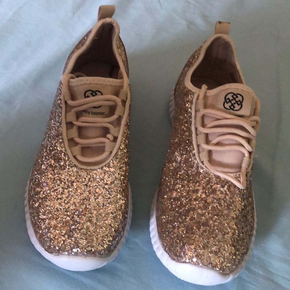 Sneakers for running has memory form